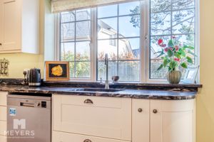 Kitchen- click for photo gallery